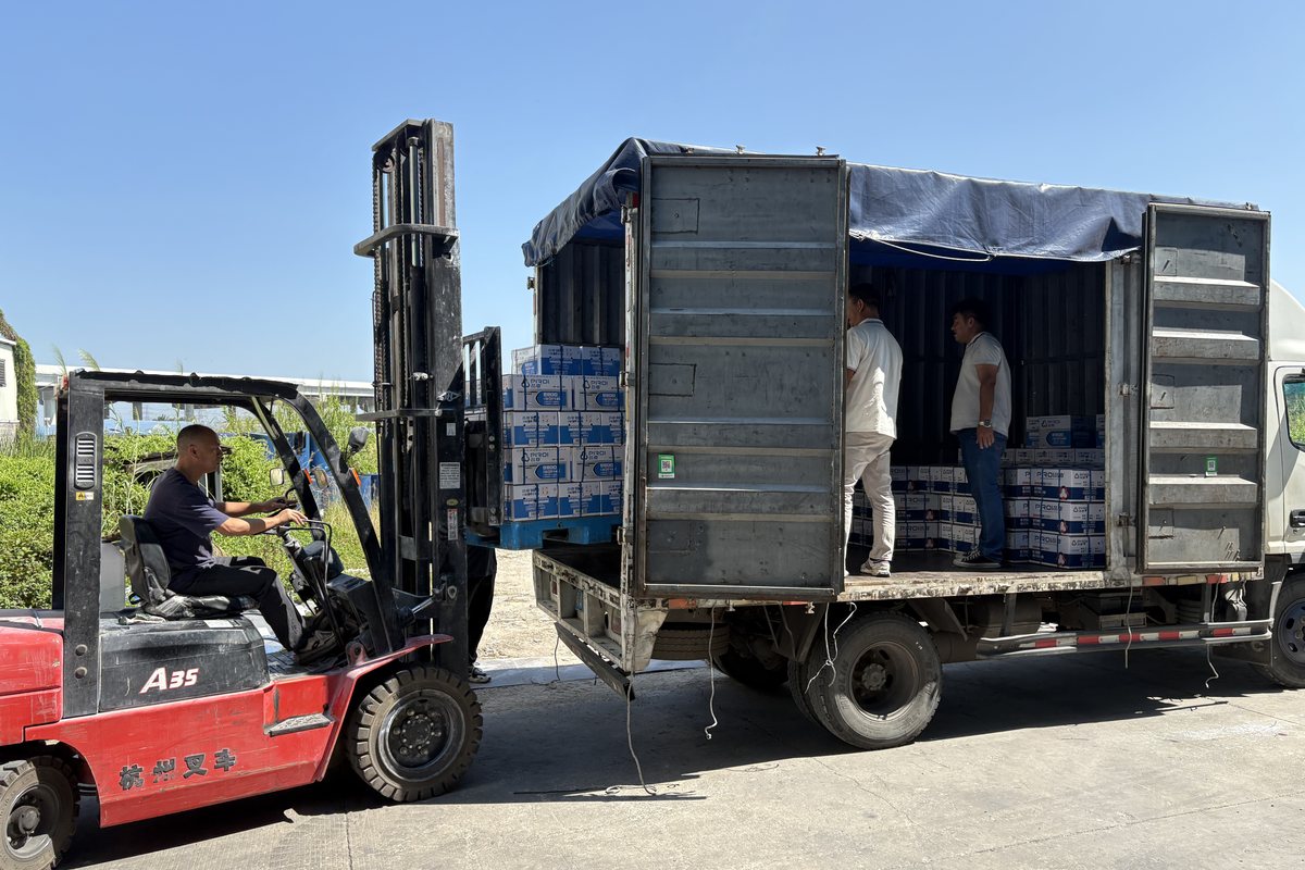 Silicone Sealant Packaging Materials and Pallets in Warehouse